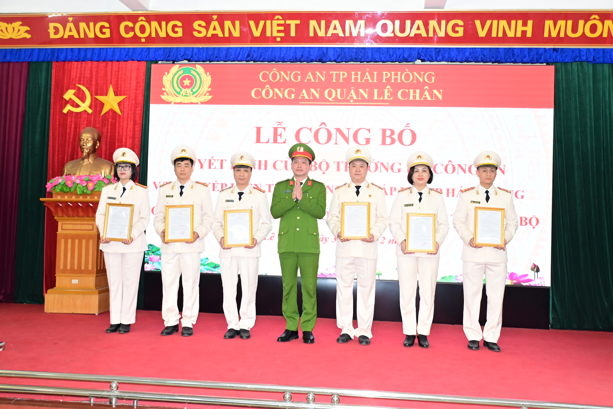 Công an quận Lê Chân công bố Quyết định của Bộ trưởng Bộ Công an về việc sắp xếp kiện toàn Công an cấp xã